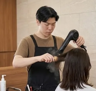 柴崎 魁 施術中
